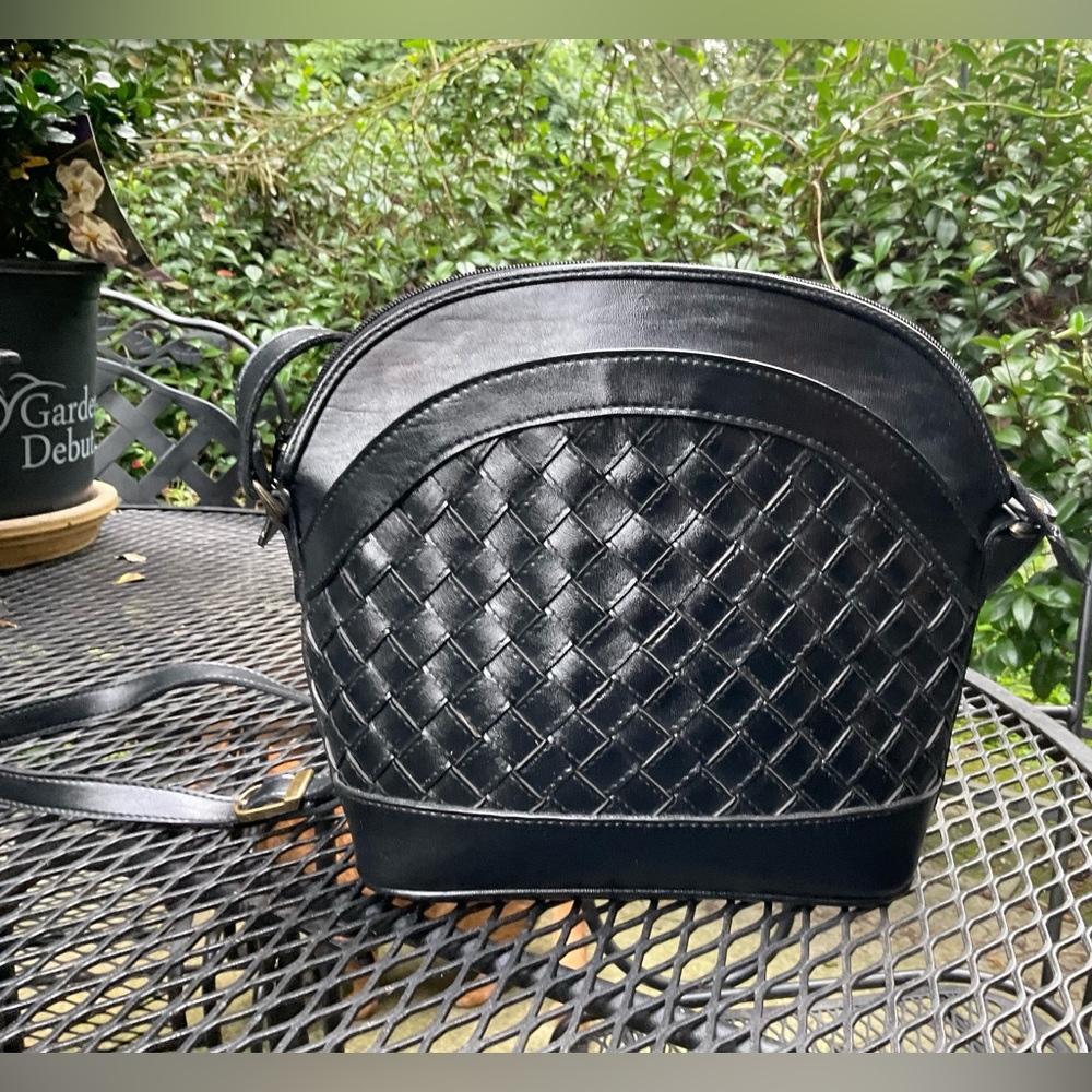 Nice Weaved Vegan Leather Adjustable Strap Crossbody/Shoulder Bag! - Picture 7 of 14